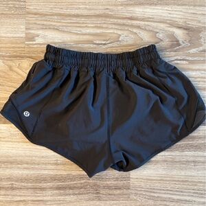 LULULEMON BLACK SHORTS - 4 REGULAR